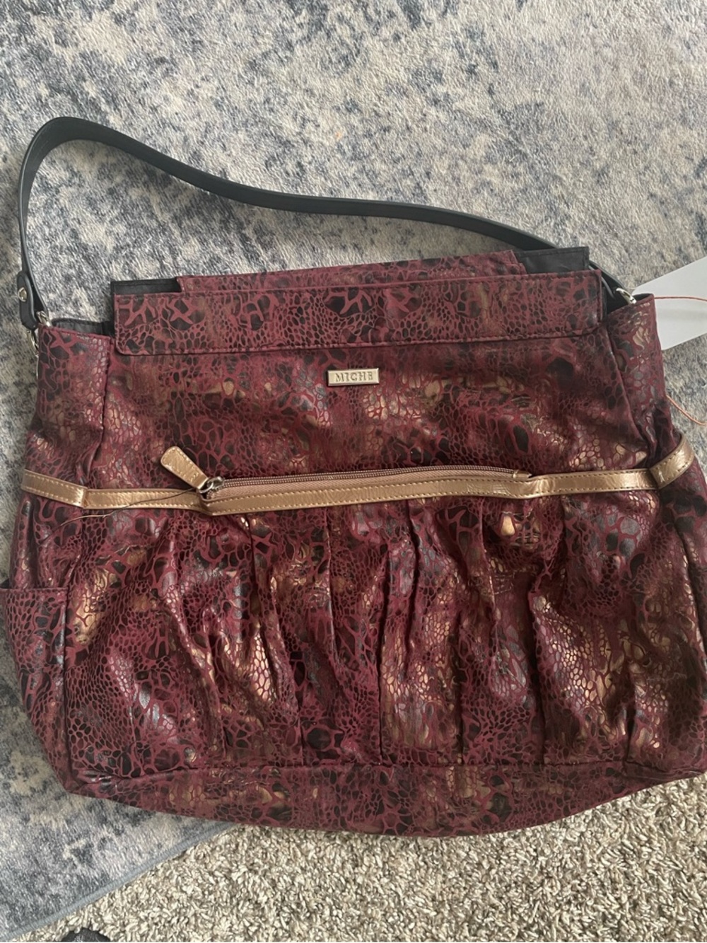 Miche Phoebe Shell/Gold Purse òranizer bag in gently used condition